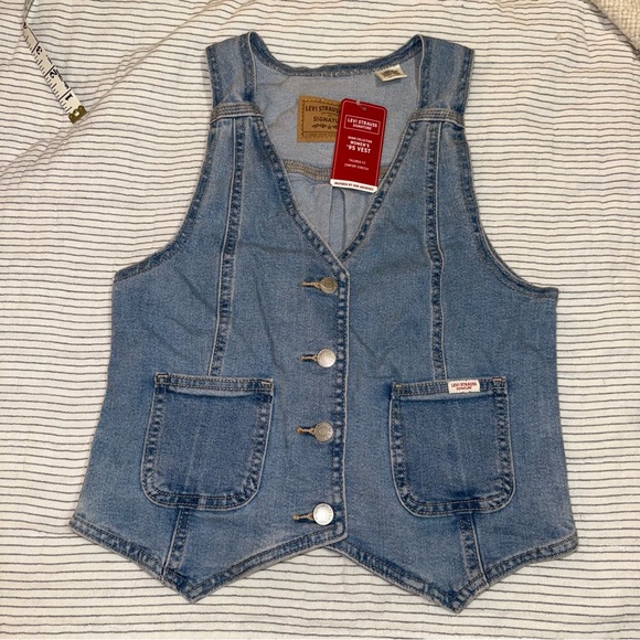Levi's Jackets & Blazers - NWT Levi’s Denim Vest xsmall
